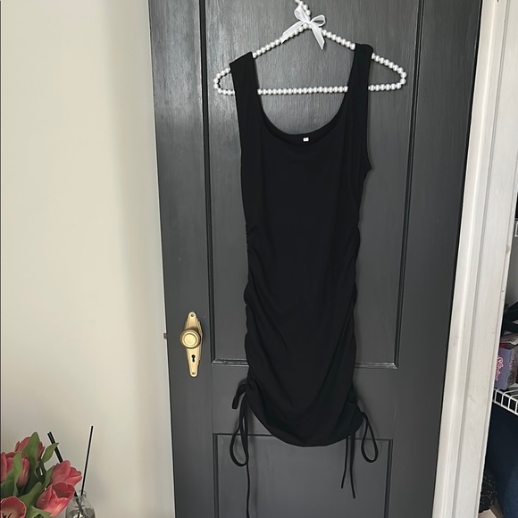 Dresses & Skirts - Elegant Black Sleeveless Mini Dress